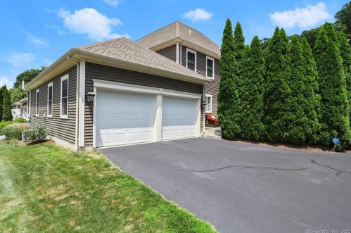 106 Colonial Village Cir, Bridgeport, CT 06611 exterior