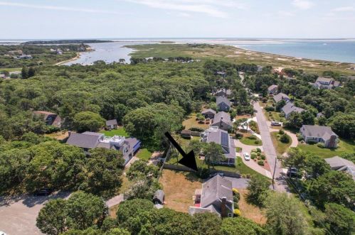 31 Pine Grove Rd, Chatham, MA 02633 exterior