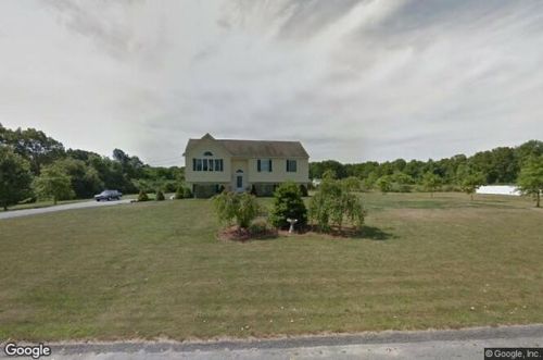 15 Knotty Pine Rd, Tiverton, RI 02878 exterior