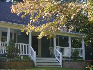344 Rimmon Rd, New Haven, CT 06525 exterior