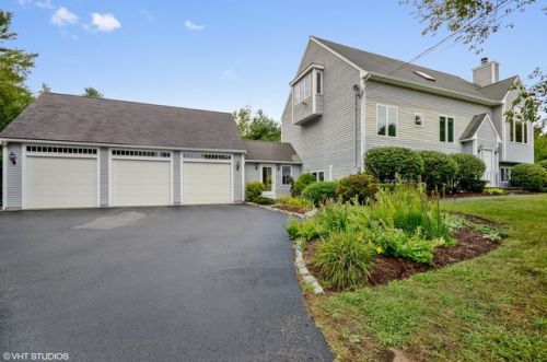 10 Innsbruck Ln, Silver Lake, MA 02364 exterior