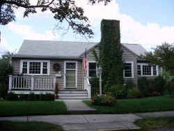 41 Stratford Rd, Newton, MA 02465 exterior