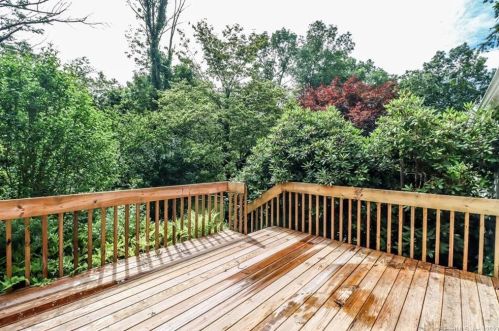 47 Westwood Rd, Woodbury, CT 06798 exterior