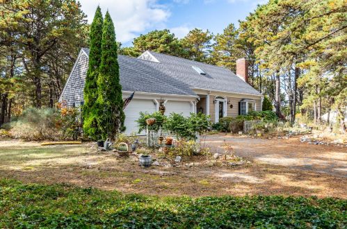 50 Wixom Ave, Wellfleet, MA 02667 exterior