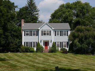 148 Wellington Dr, Fairfield, CT 06824 exterior