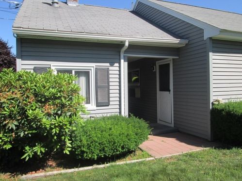 22 Horseshoe Dr, Chicopee, MA 01022 exterior