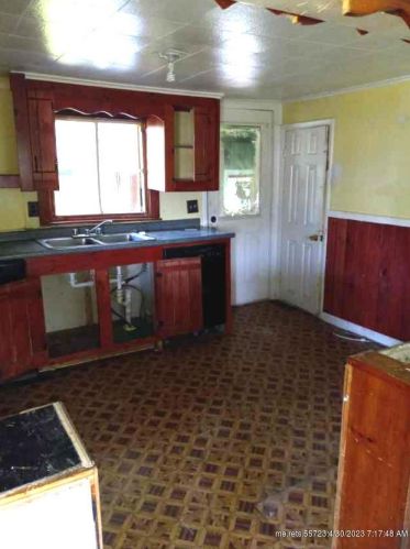 28 Brookview Ave, Fort-Fairfield, ME 04742 exterior