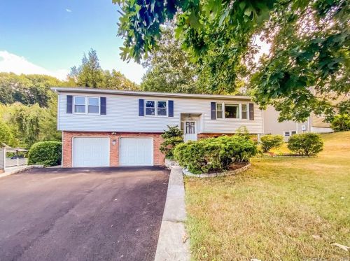 43 Oak Ridge Rd, Bethel, CT 06801 exterior