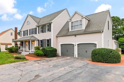 32 Jasons Path, Walpole, MA 02081 exterior