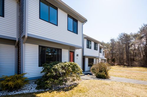 66 Crescent Ln, Brewster, MA 02631 exterior