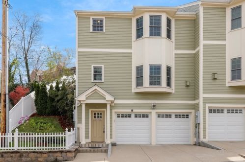 60 Newton St, Roxbury-Xing, MA 02118 exterior