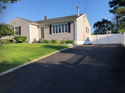 64 Nancy St, New Bedford, MA 02745 exterior