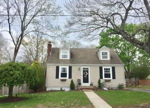 77 Macarthur Dr, Warwick, RI 02889 exterior