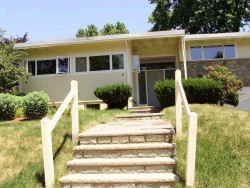 47 June Ln, Newton, MA 02459 exterior