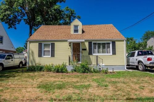 34 Holy Cross St, Springfield, MA 01104 exterior