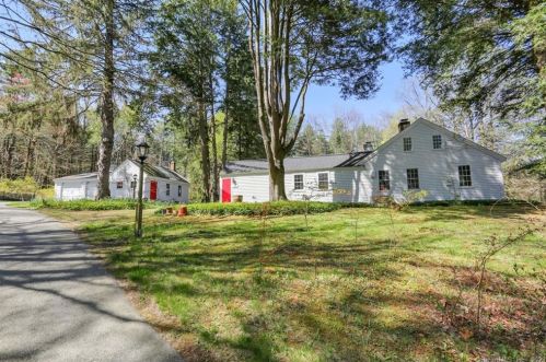 248 Mashamoquet Rd, Pomfret Center, CT 06259 exterior