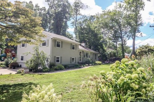 7 Deepwood Dr, Danbury, CT 06810 exterior