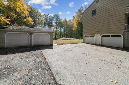 15 Greenbriar Rd, Seymour, CT 06478 exterior