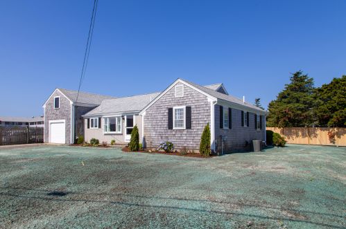 227 Pawkannawkut Dr, Yarmouth, MA 02664 exterior