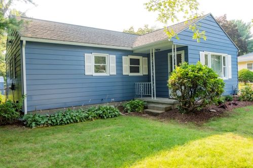 18 Pidgeon Dr, Springfield, MA 01119 exterior