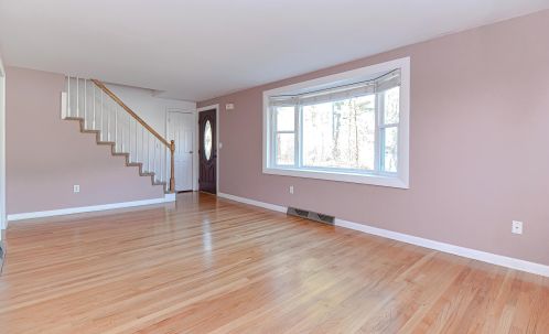 11 Greentrees Dr, Hudson, NH 03051 exterior