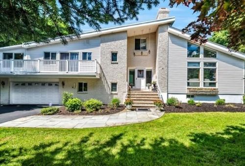 4 Fox Hunt Ln, Winchester, MA 01890 exterior