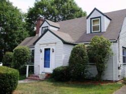 867 Dedham St, Newton, MA 02459 exterior