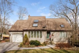 113 Spring Glen Rd, Niantic, CT 06357 exterior