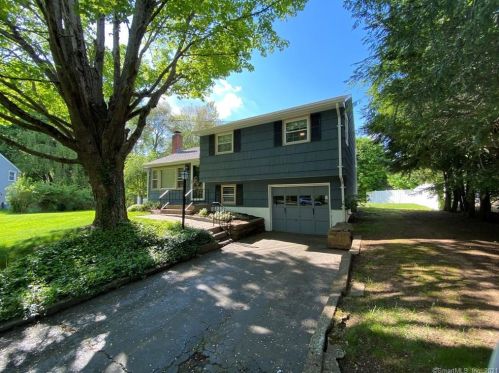 4 Douglas Ct, Wallingford, CT 06492 exterior