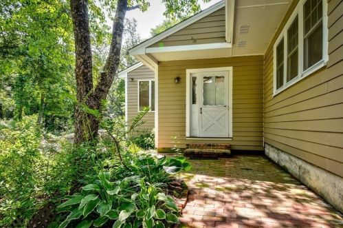 32 Peckham Hill Rd, Sherborn, MA 01770 exterior
