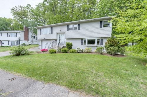 31 Leslie Rd, Worcester, MA 01605 exterior