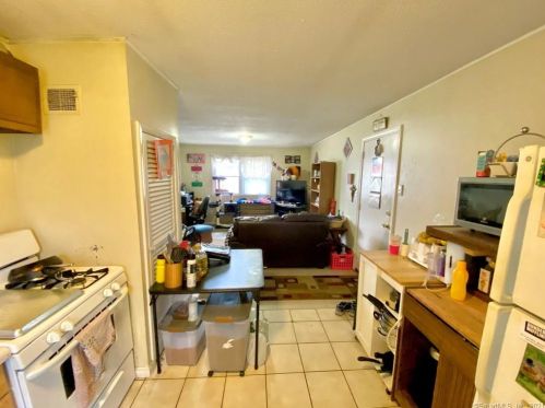 26 Hayes Rd, Windsor Locks, CT 06096 exterior