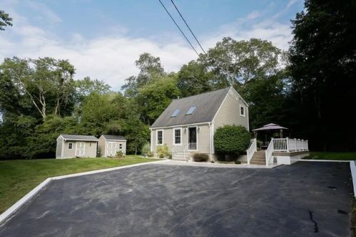 237 Monponsett St, Hanson, MA 02341 exterior