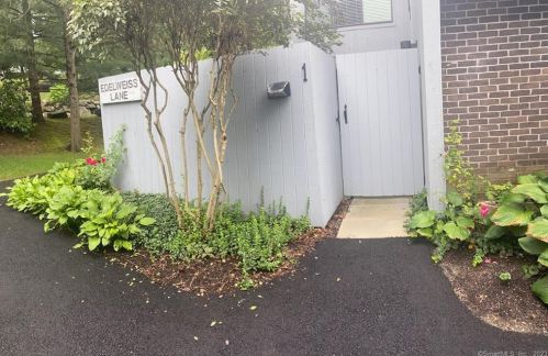 1 Edelweiss Ln, Ridgefield, CT 06877 exterior