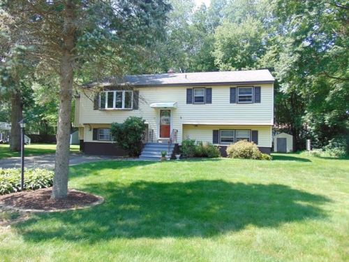 10 Poplar Rd, Salem, NH 03079 exterior