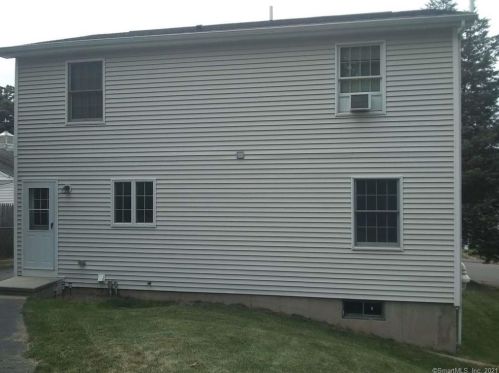 24 Warner Ave, Middletown, CT 06457 exterior