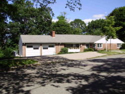 87 Cross Hill Rd, Newton, MA 02459 exterior