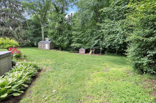 5 Spinning Wheel Rd, Bridgeport, CT 06611 exterior