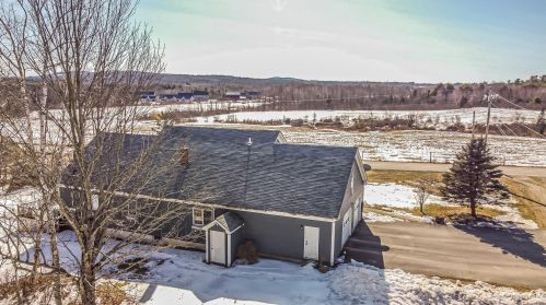 42 Edgecomb Rd, Belfast, ME 04915 exterior