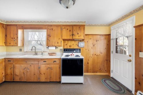 5 Greenwood Ave, Coventry, RI 02816 exterior