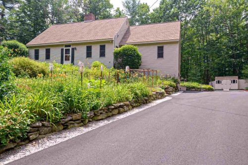 87 Hampstead Rd, Sandown, NH 03873 exterior