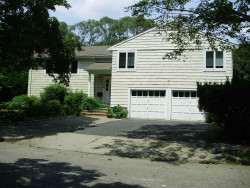 108 Old Farm Rd, Newton, MA 02459 exterior