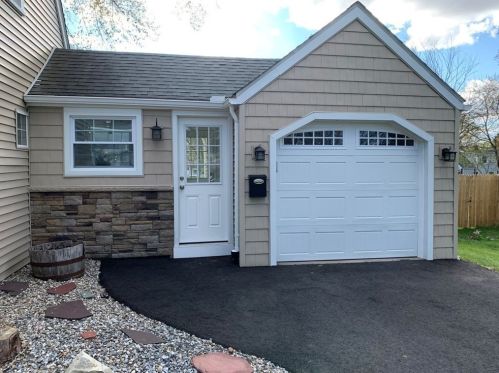130 Allen Ridge Rd, Springfield, MA 01118 exterior