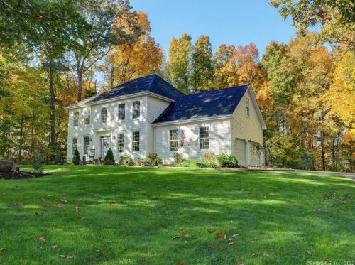 14 Stoney Brook Rd, Wallingford, CT 06492 exterior