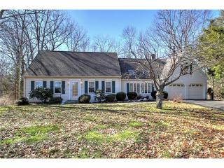38 Country Club Dr, New Haven, CT 06525 exterior