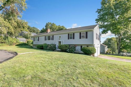 4 Little Fawn Dr, Huntington, CT 06484 exterior