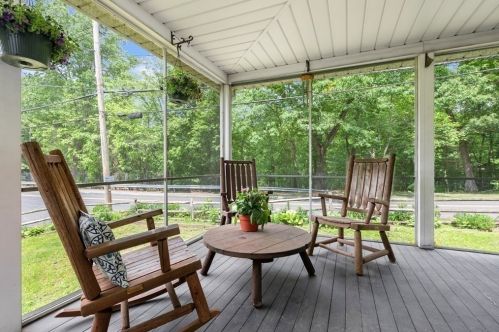 42 Conant Rd, Weston, MA 02493 exterior