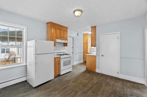 296 Clinton St, New Britain, CT 06053 exterior
