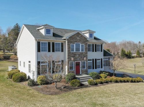 44 Fox Hunt Rd, Huntington, CT 06484 exterior