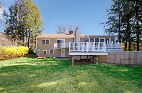 3 Fieldstone Dr, Danbury, CT 06811 exterior